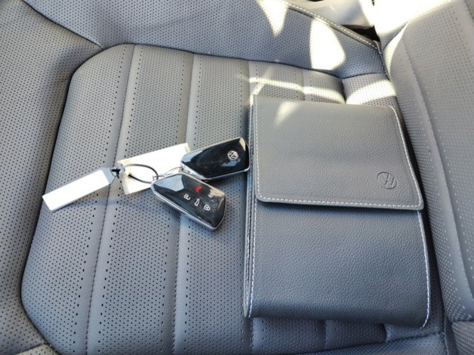 2024 Volkswagen Atlas Cross Sport 2.0T SEL R-Line 4Motion