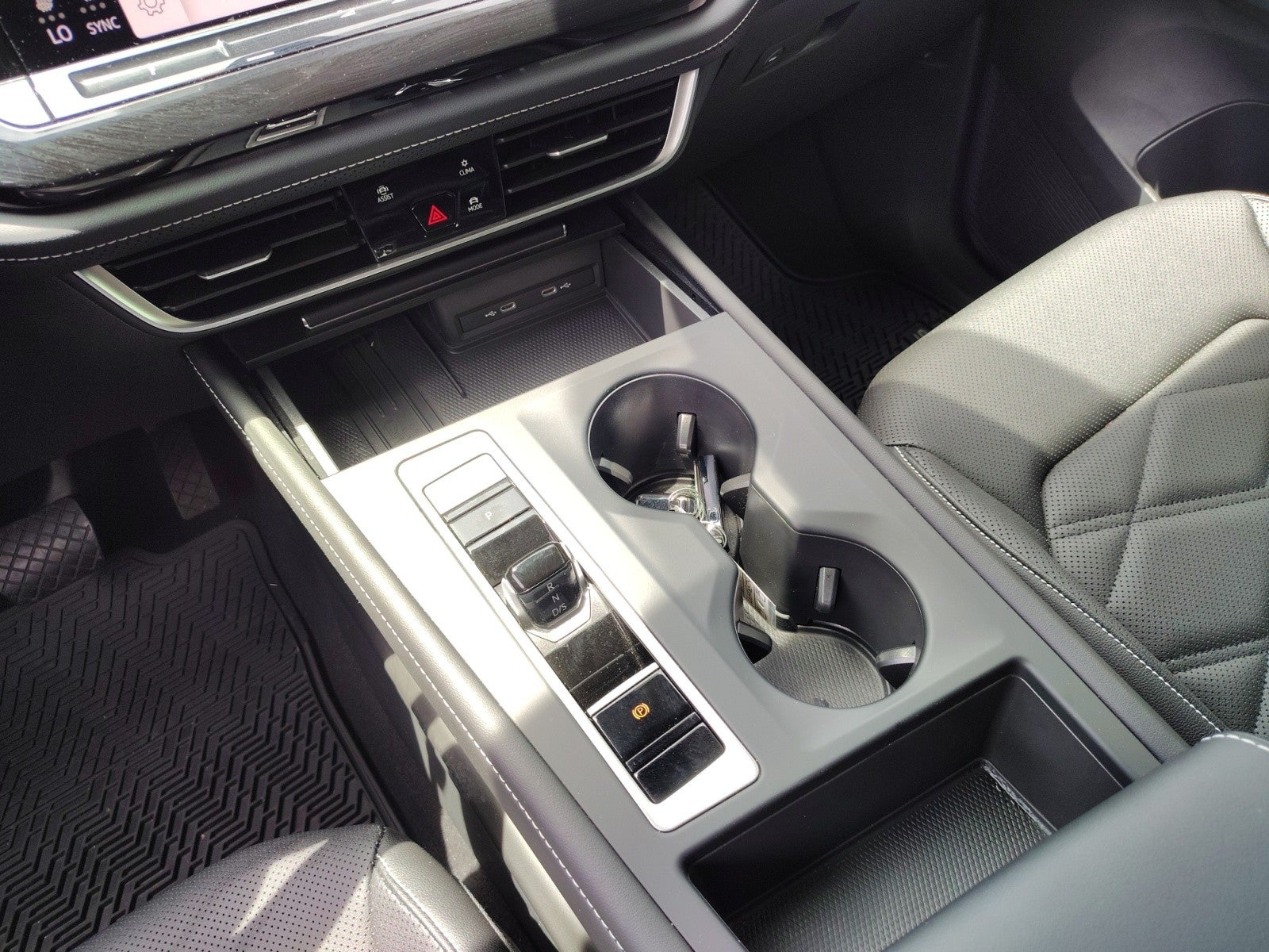 2025 Volkswagen Atlas 2.0T SE