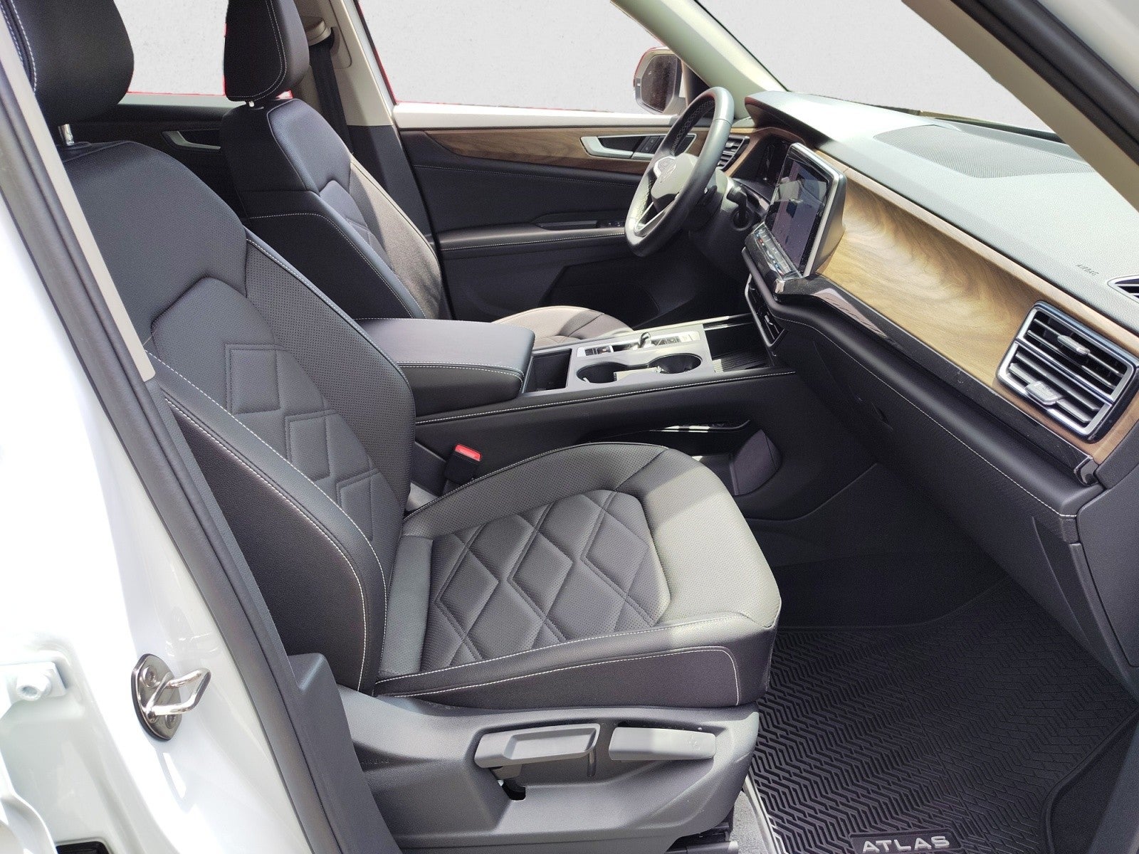 2025 Volkswagen Atlas 2.0T SE