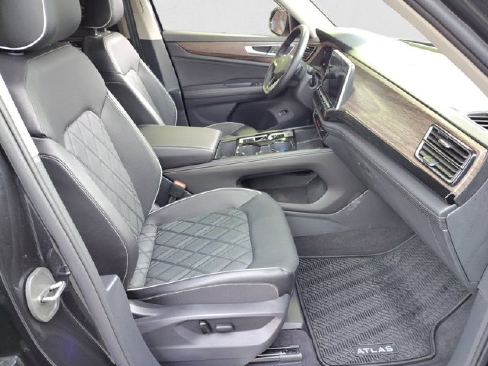 2024 Volkswagen Atlas 2.0T SEL Premium R-Line