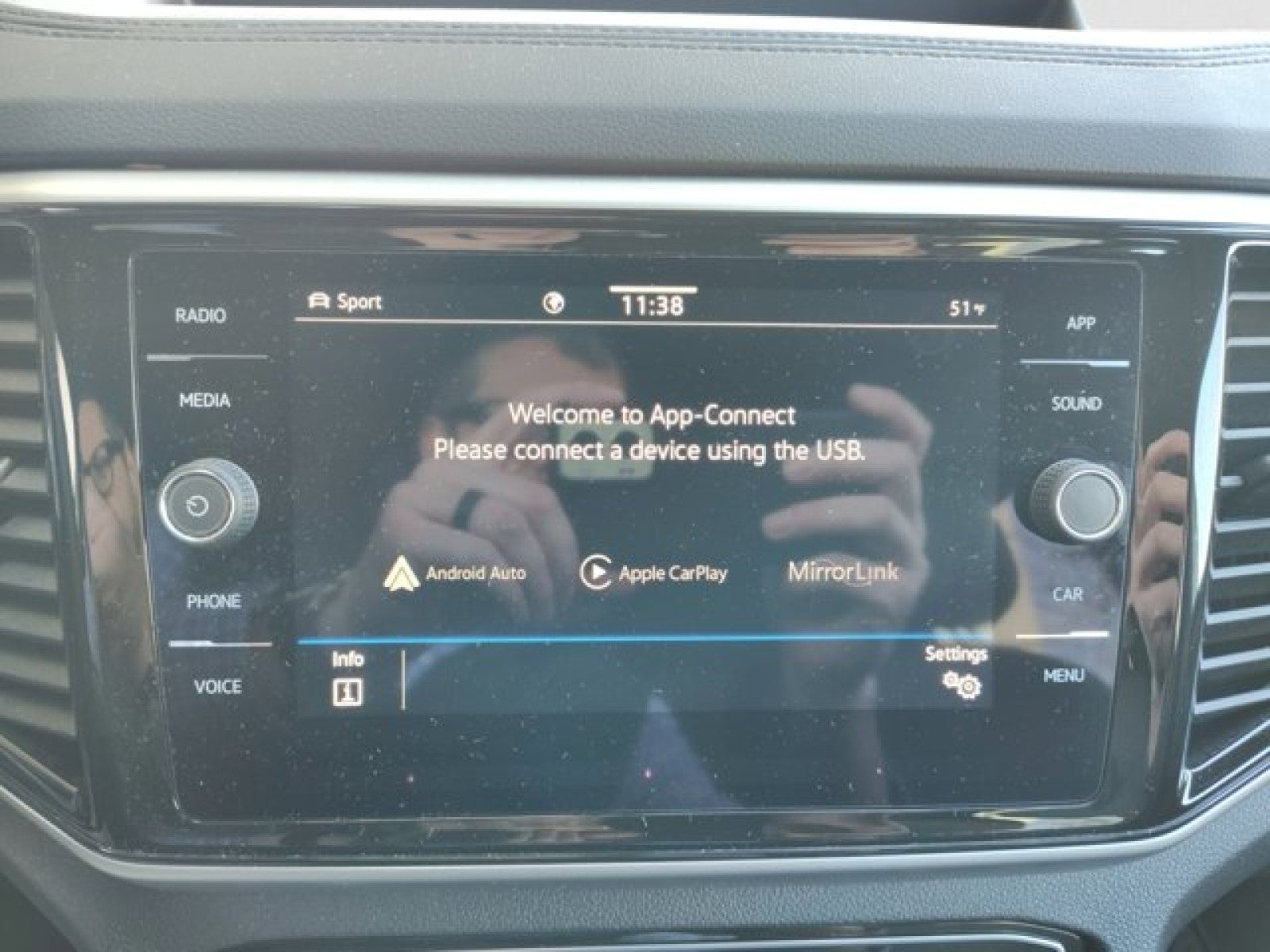 2023 Volkswagen Atlas Cross Sport 3.6L V6 SE w/Technology 4Motion