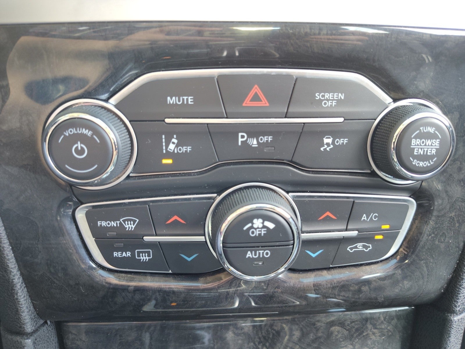 2023 Chrysler 300 Touring L