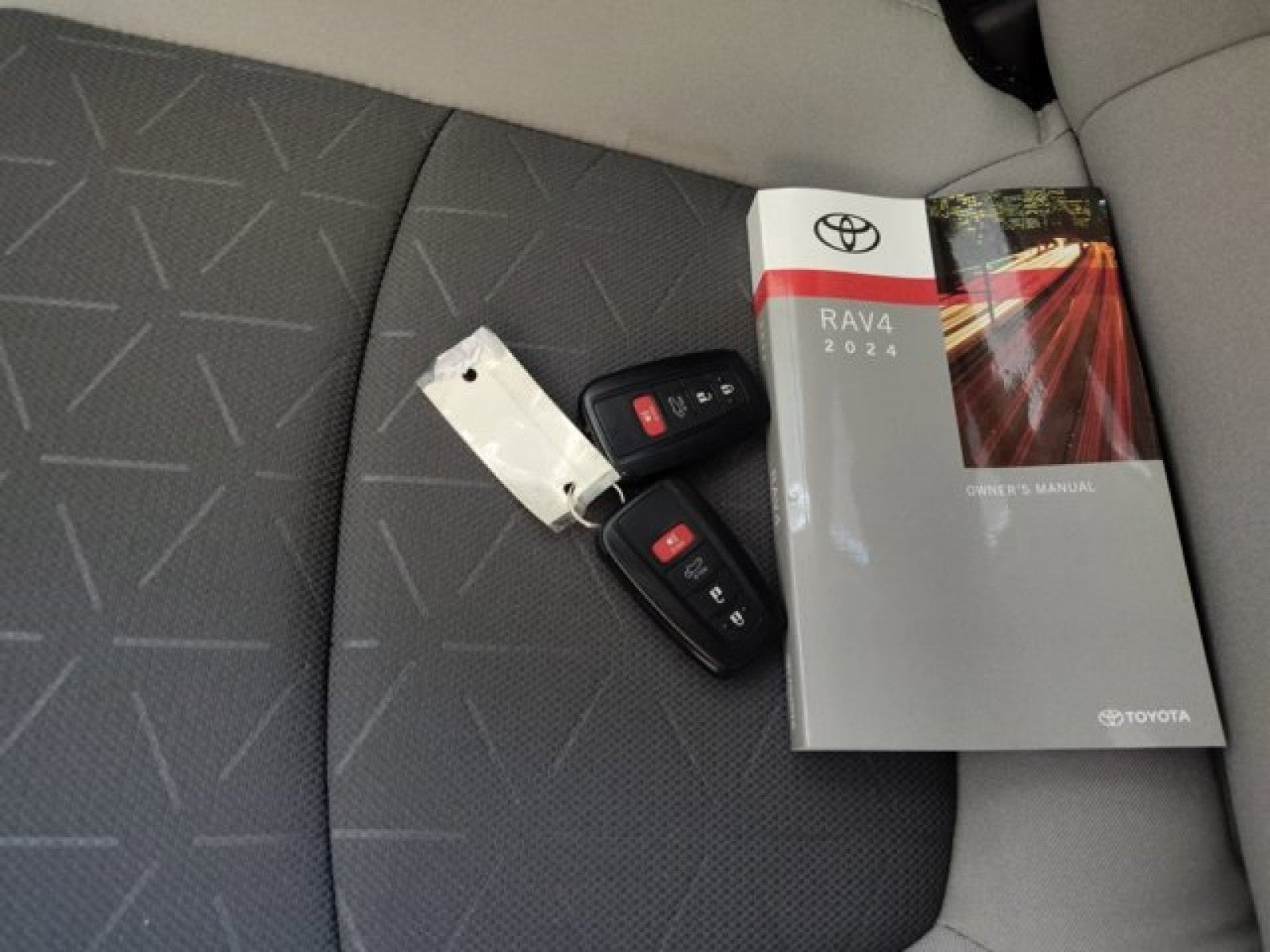 2024 Toyota RAV4 XLE AWD