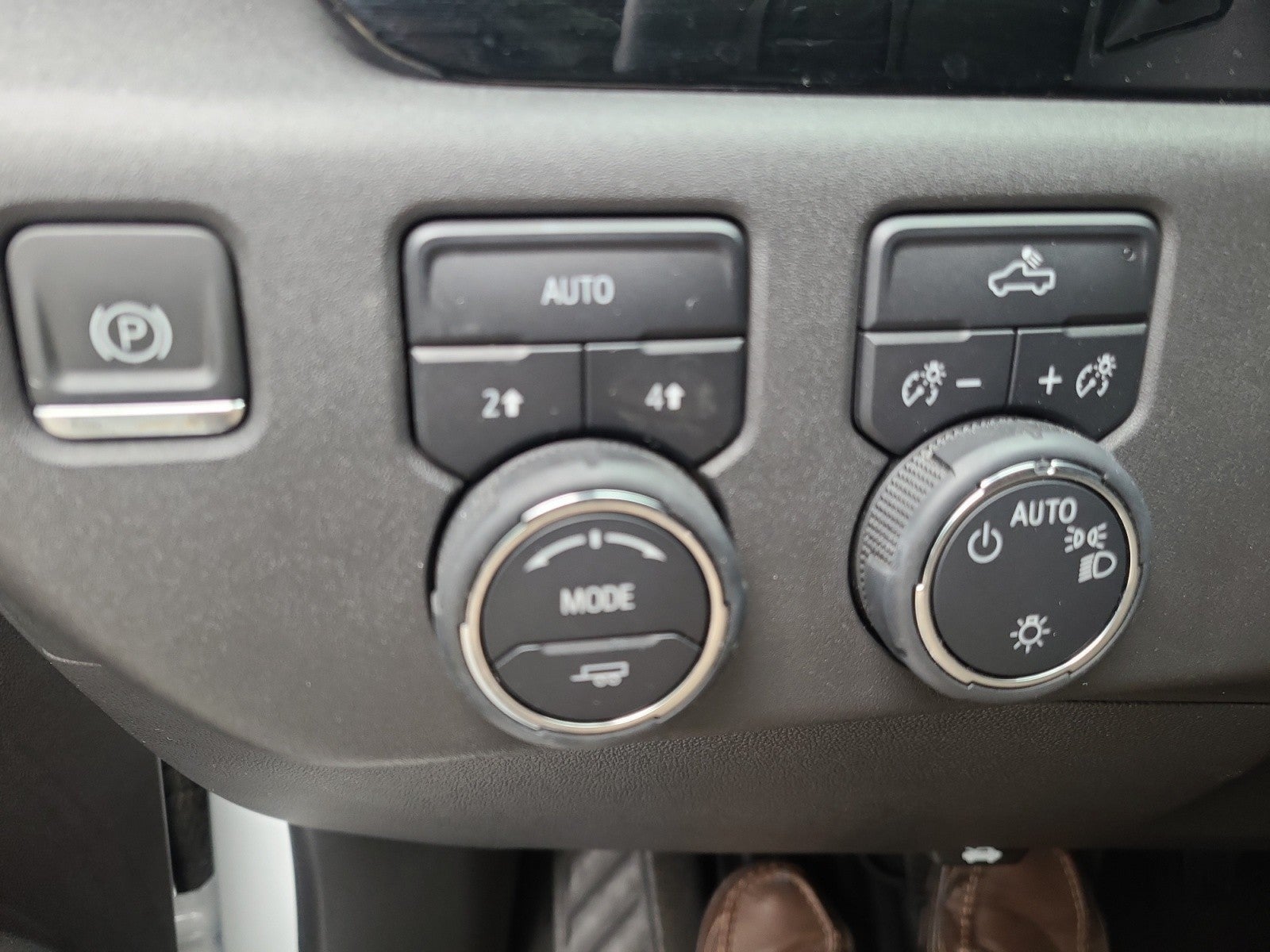 2024 Chevrolet Silverado 1500 4WD Crew Cab LT | 20 Wheel package