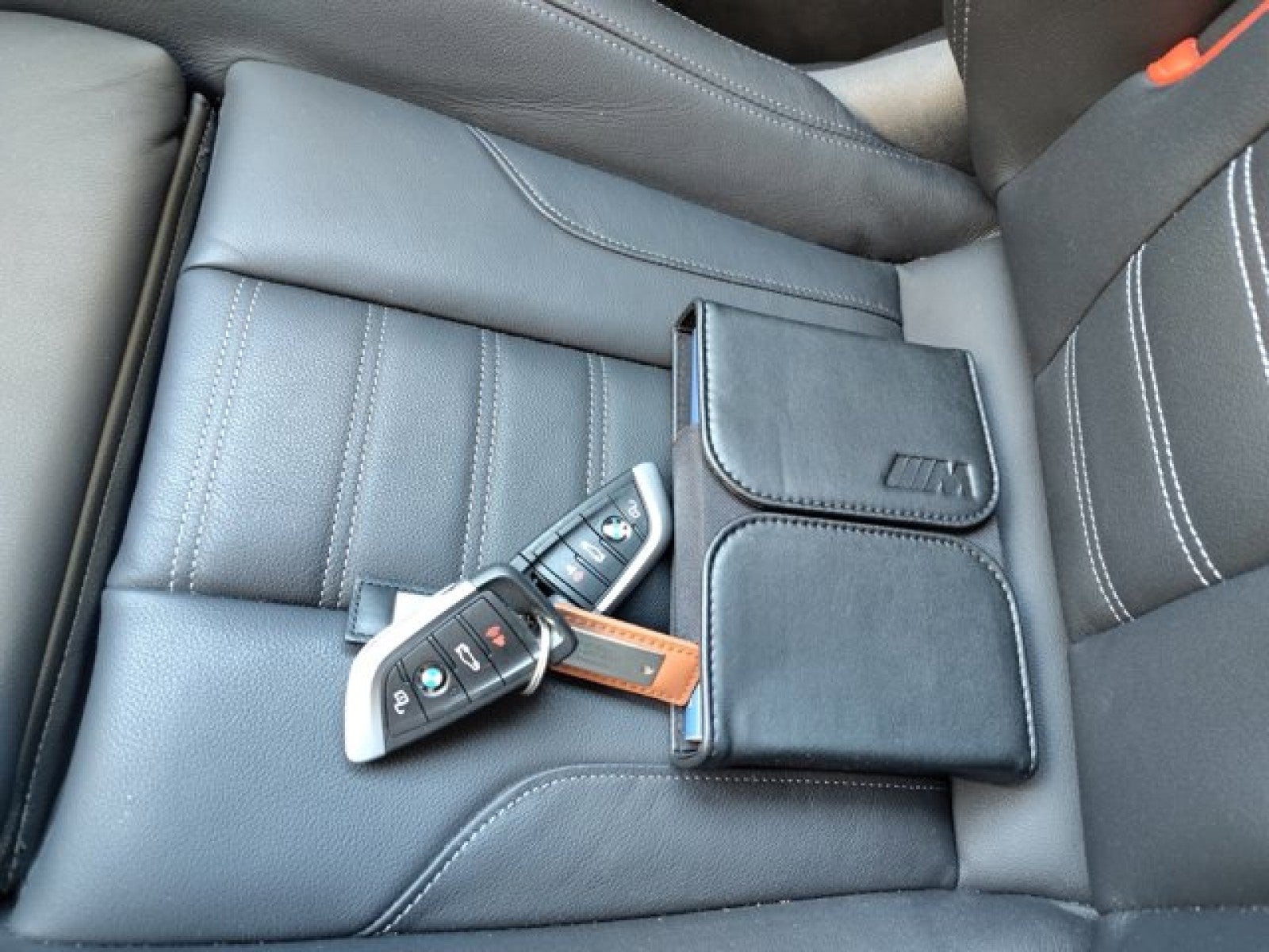 2024 BMW M2 Carbon Roof, Live Cockpit Pro, Manual