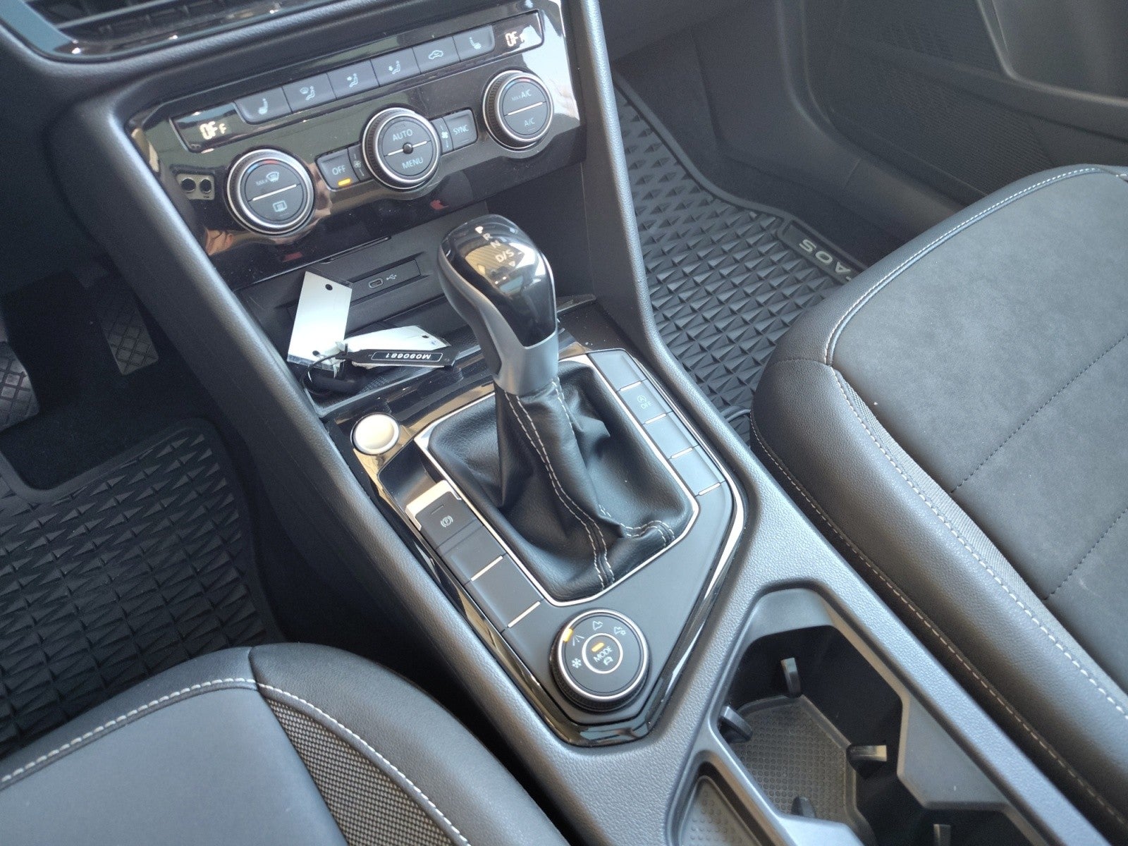 2024 Volkswagen Taos SE 4Motion | Pano Roof