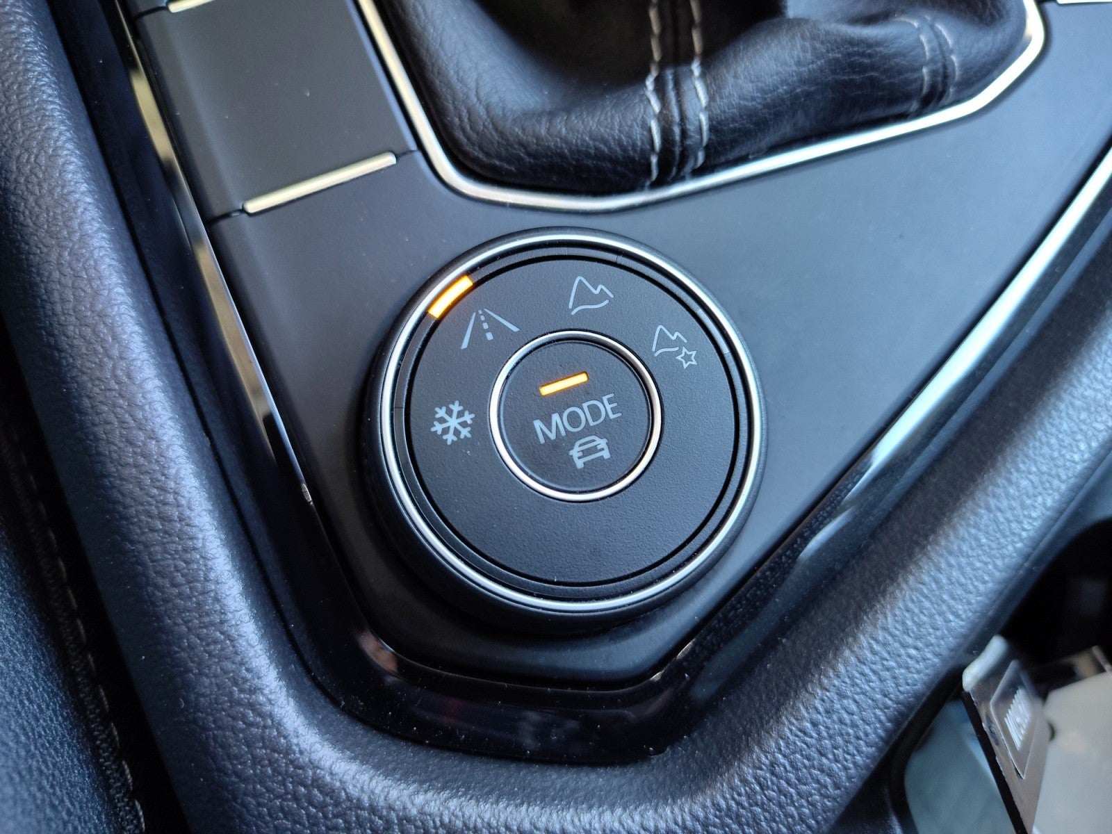 2024 Volkswagen Taos SE 4Motion | Pano Roof