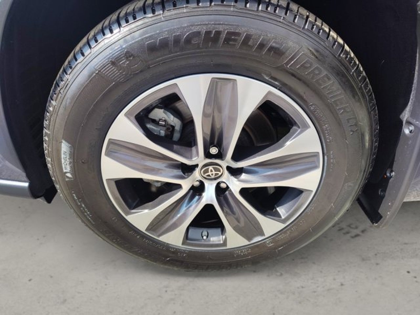 2023 Toyota Highlander XLE AWD