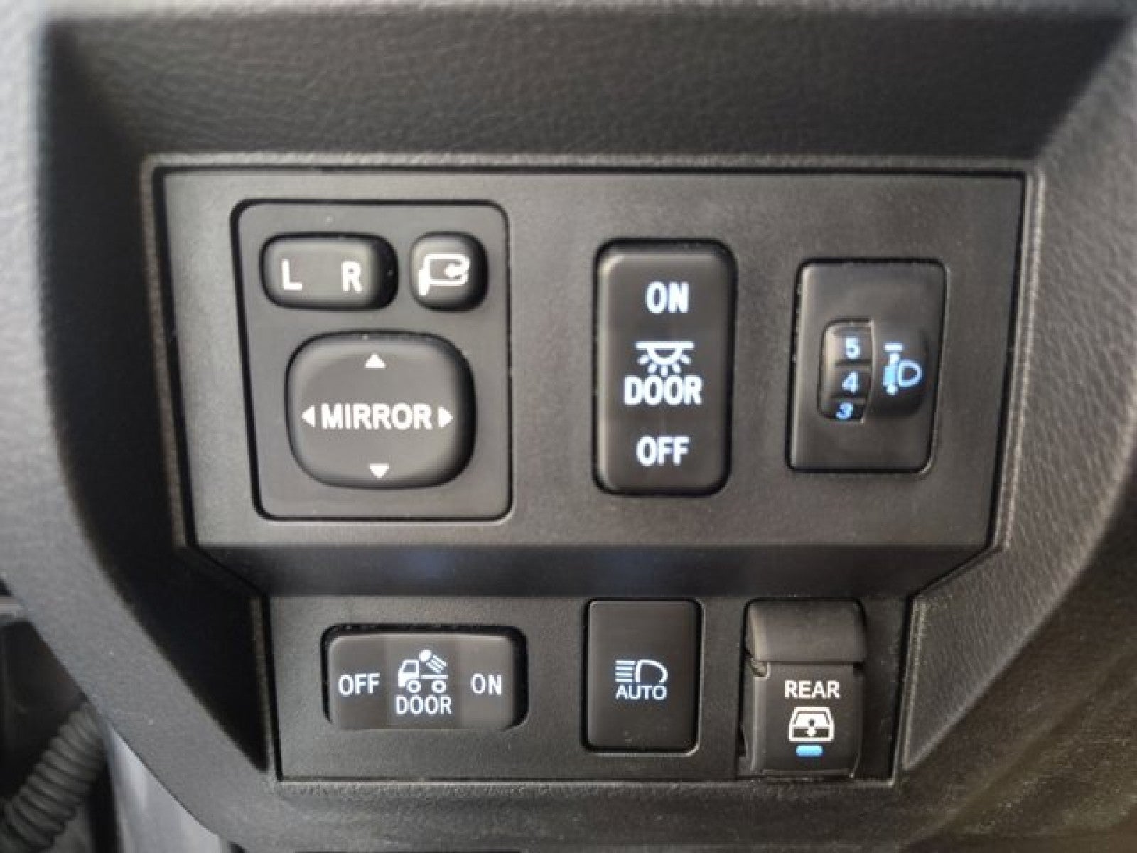 2020 Toyota Tundra 4WD Platinum CrewMax | Moonroof