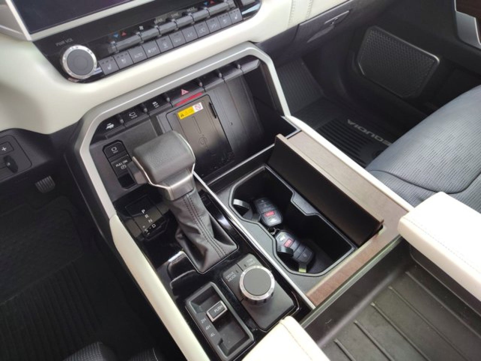2024 Toyota Sequoia Capstone 4WD