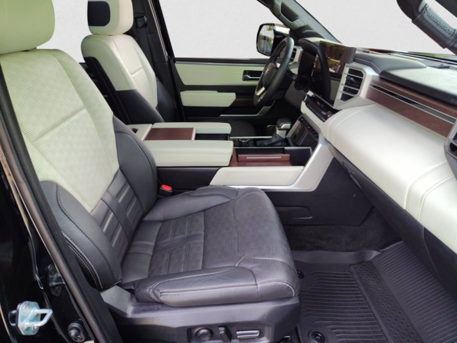 2024 Toyota Sequoia Capstone 4WD