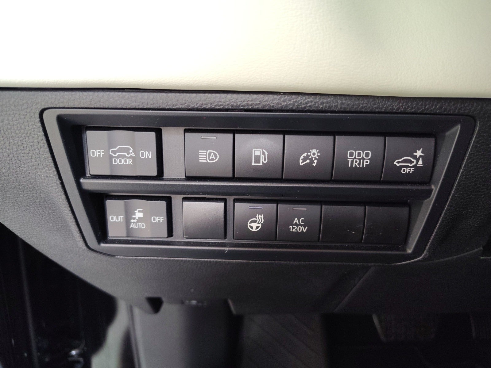 2024 Toyota Sequoia Capstone 4WD