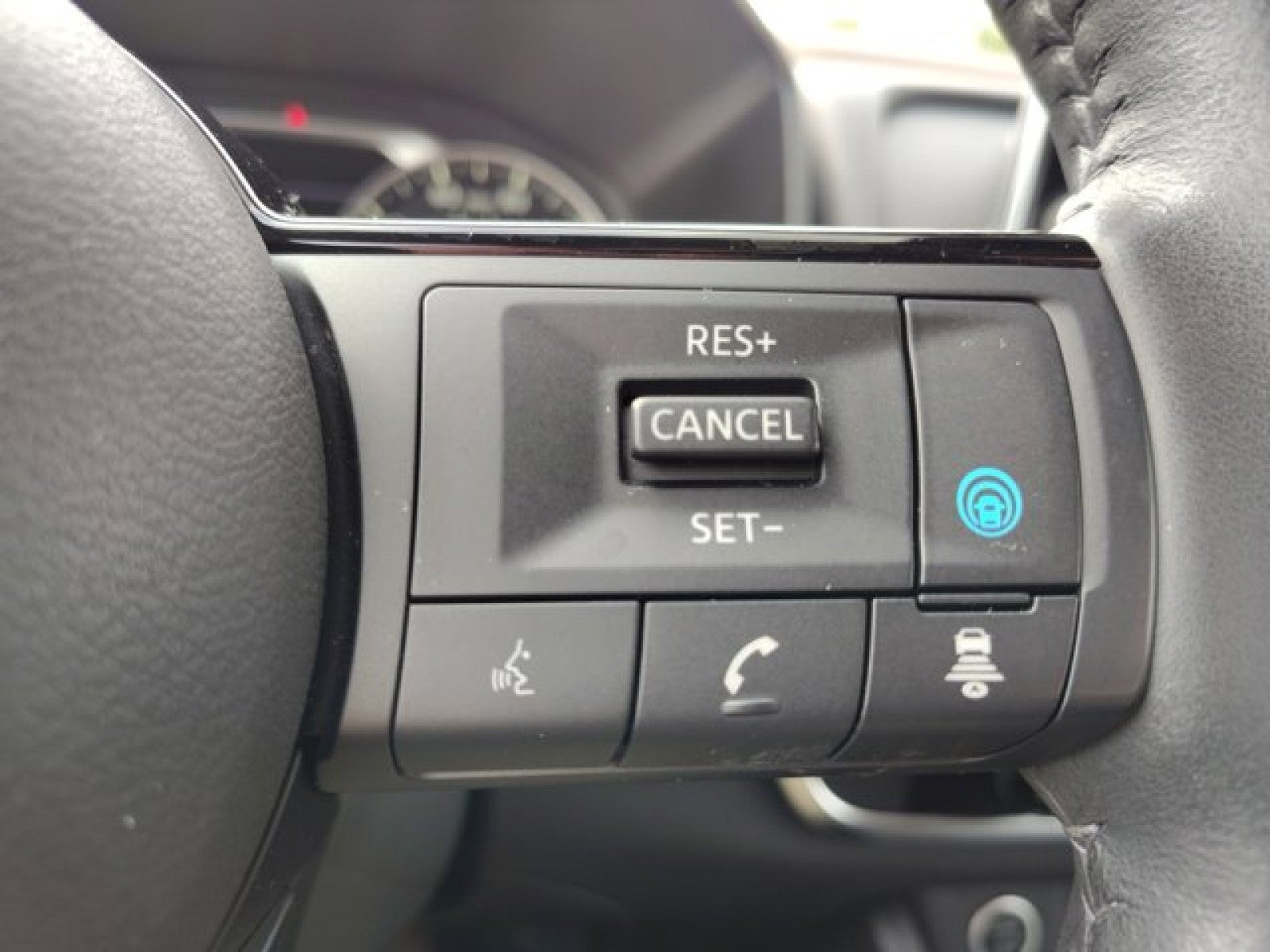 2023 Nissan Rogue SV | Premium Package