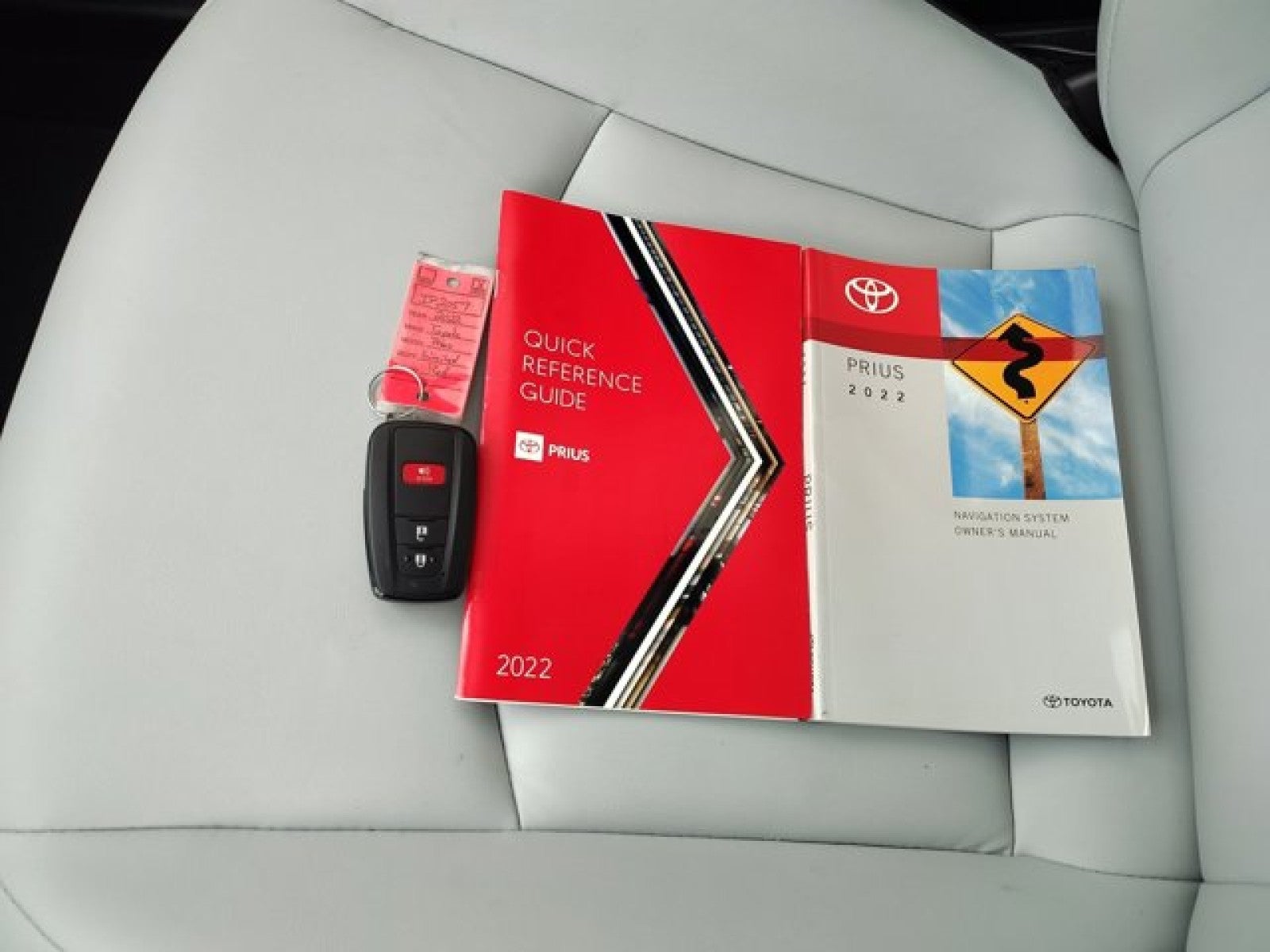 2022 Toyota Prius Limited | Moonroof