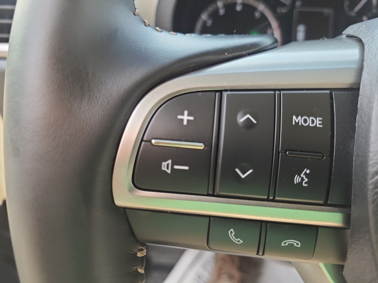 2023 Lexus GX GX 460 Premium 4WD | Captains Chairs