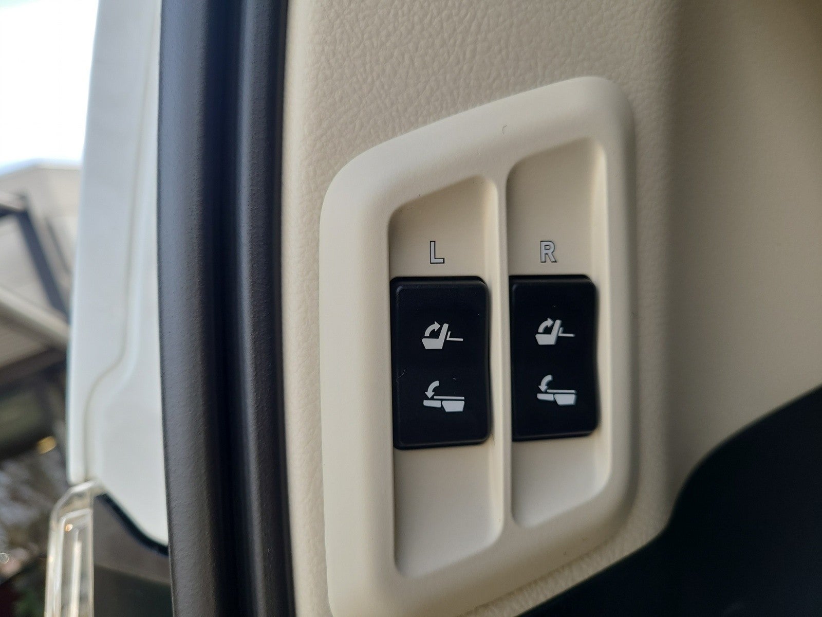 2023 Lexus GX GX 460 Premium 4WD | Captains Chairs