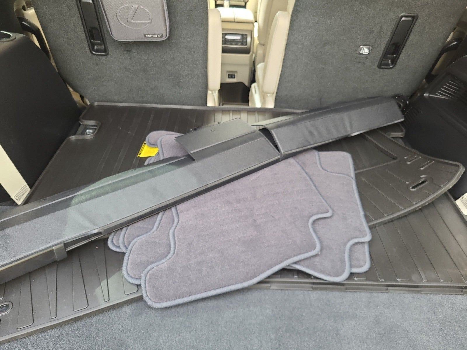 2023 Lexus GX GX 460 Premium 4WD | Captains Chairs