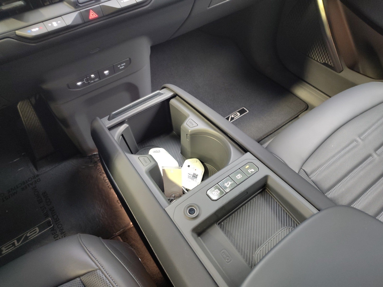2024 Kia EV9 Land AWD | VIP Seating, Towing Package