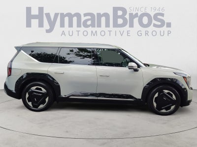 2024 Kia EV9 Land AWD | VIP Seating, Towing Package