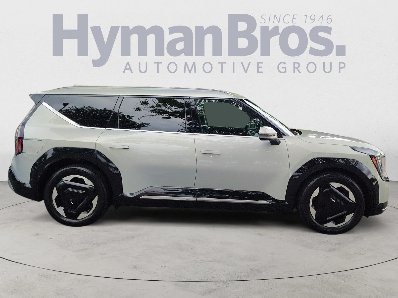 2024 Kia EV9 Land AWD | VIP Seating, Towing Package