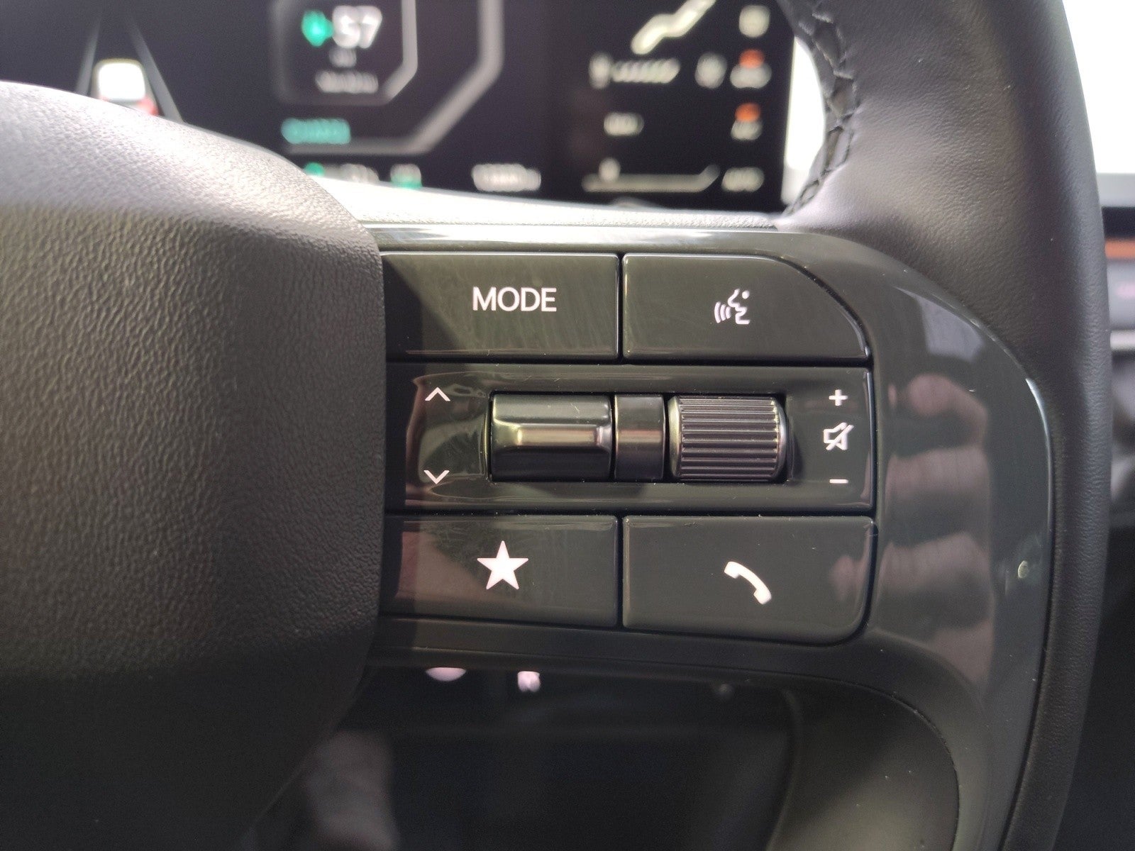 2024 Kia EV9 Land AWD | VIP Seating, Towing Package