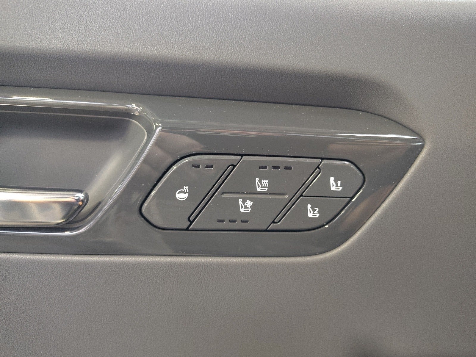 2024 Kia EV9 Land AWD | VIP Seating, Towing Package