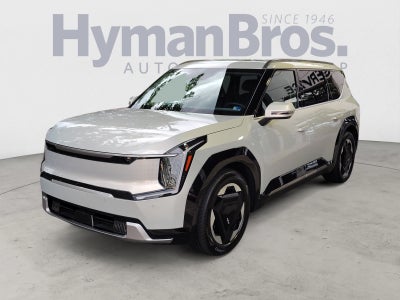 2024 Kia EV9 Land AWD | VIP Seating, Towing Package