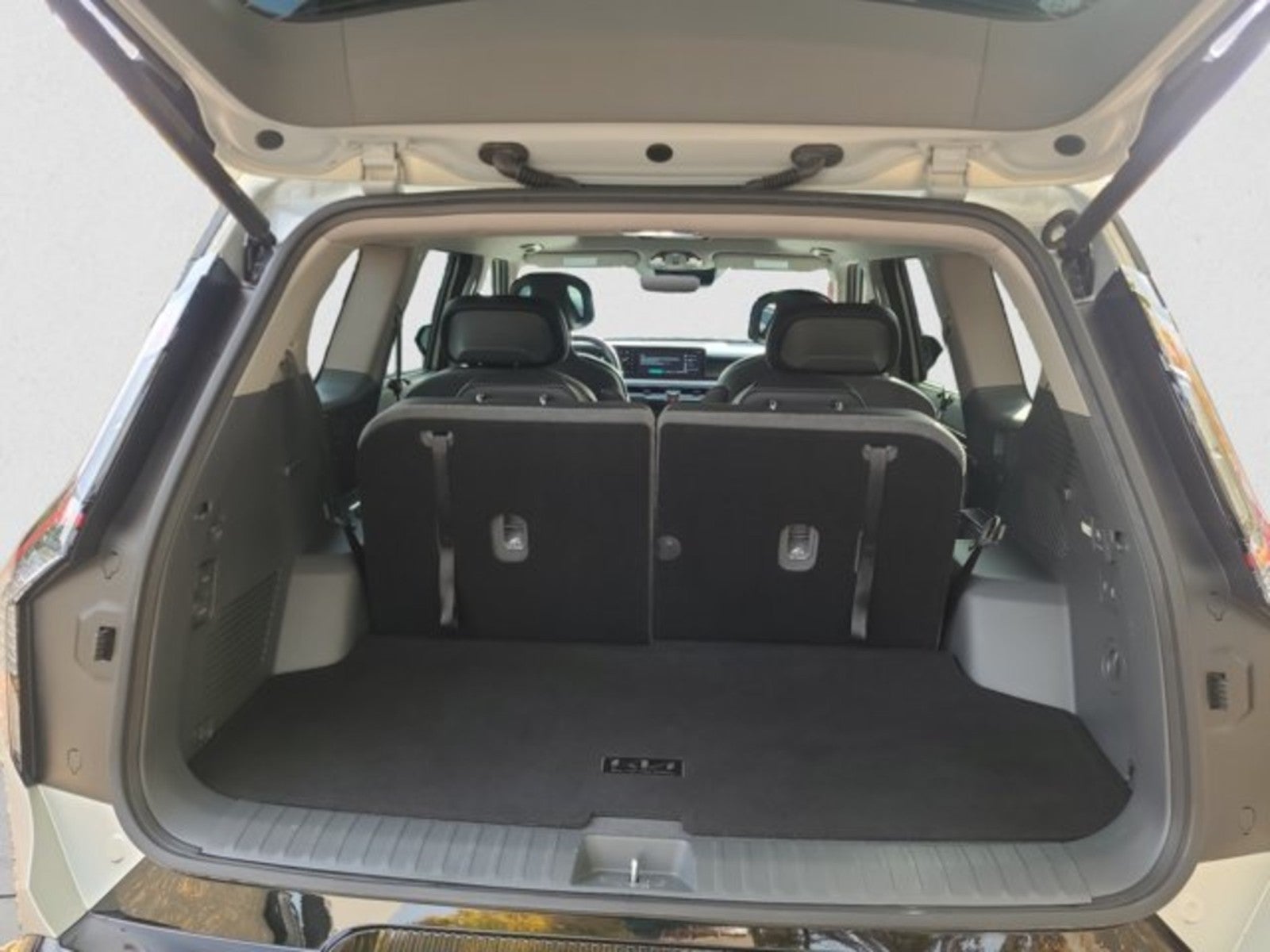 2024 Kia EV9 Land AWD | VIP Relaxation Package
