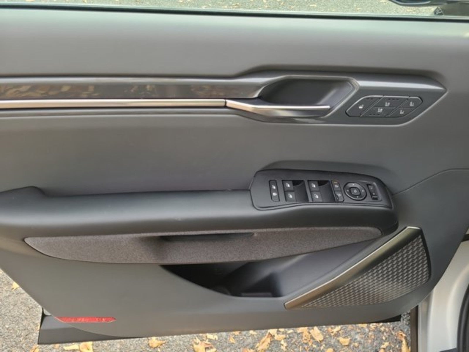 2024 Kia EV9 Land AWD | VIP Relaxation Package