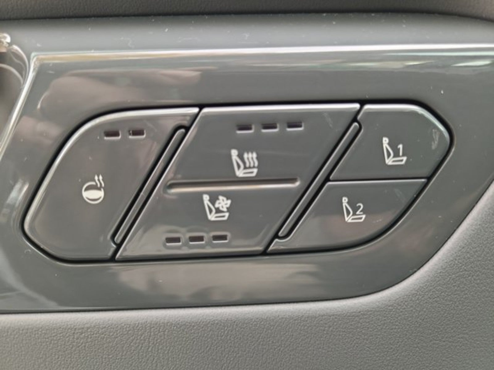 2024 Kia EV9 Land AWD | VIP Relaxation Package