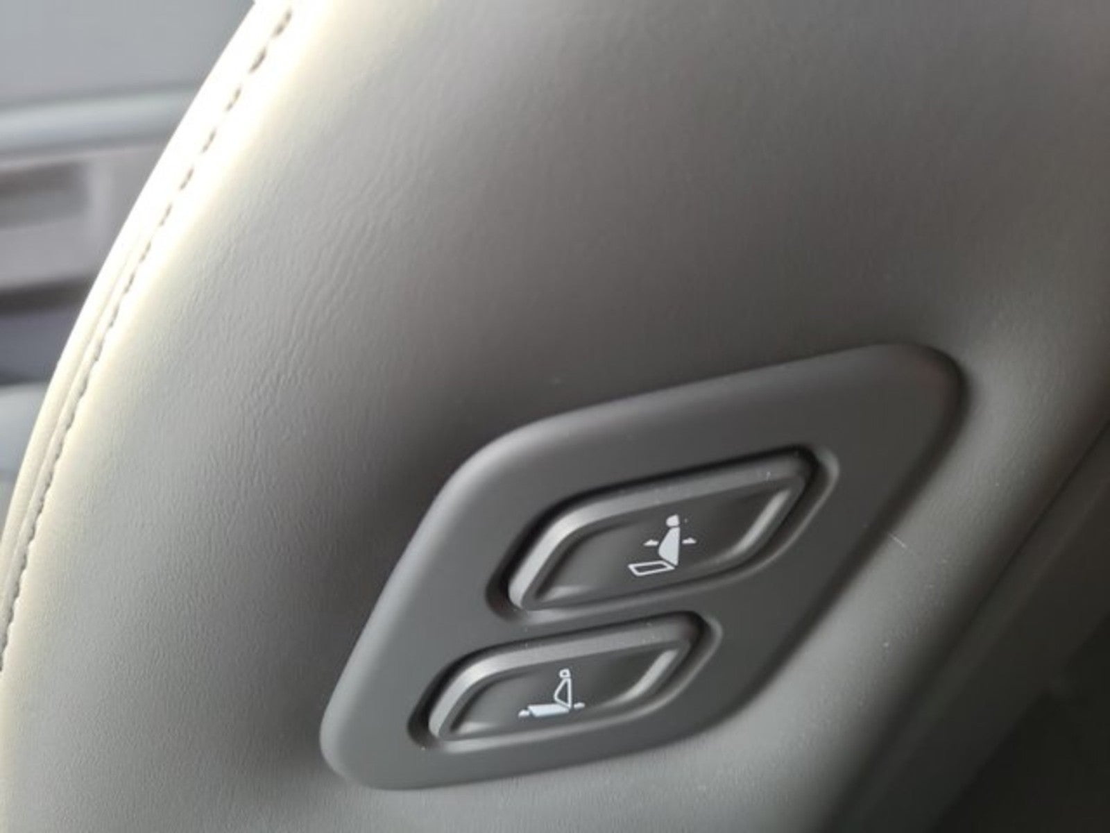 2024 Kia EV9 Land AWD | VIP Relaxation Package