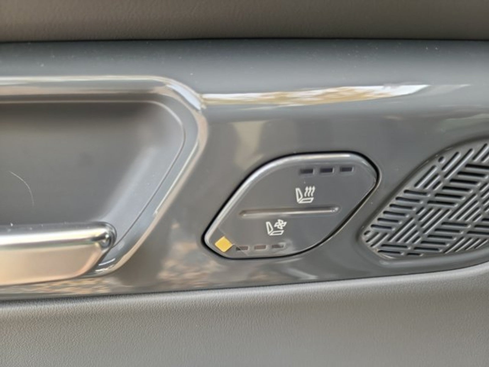 2024 Kia EV9 Land AWD | VIP Relaxation Package
