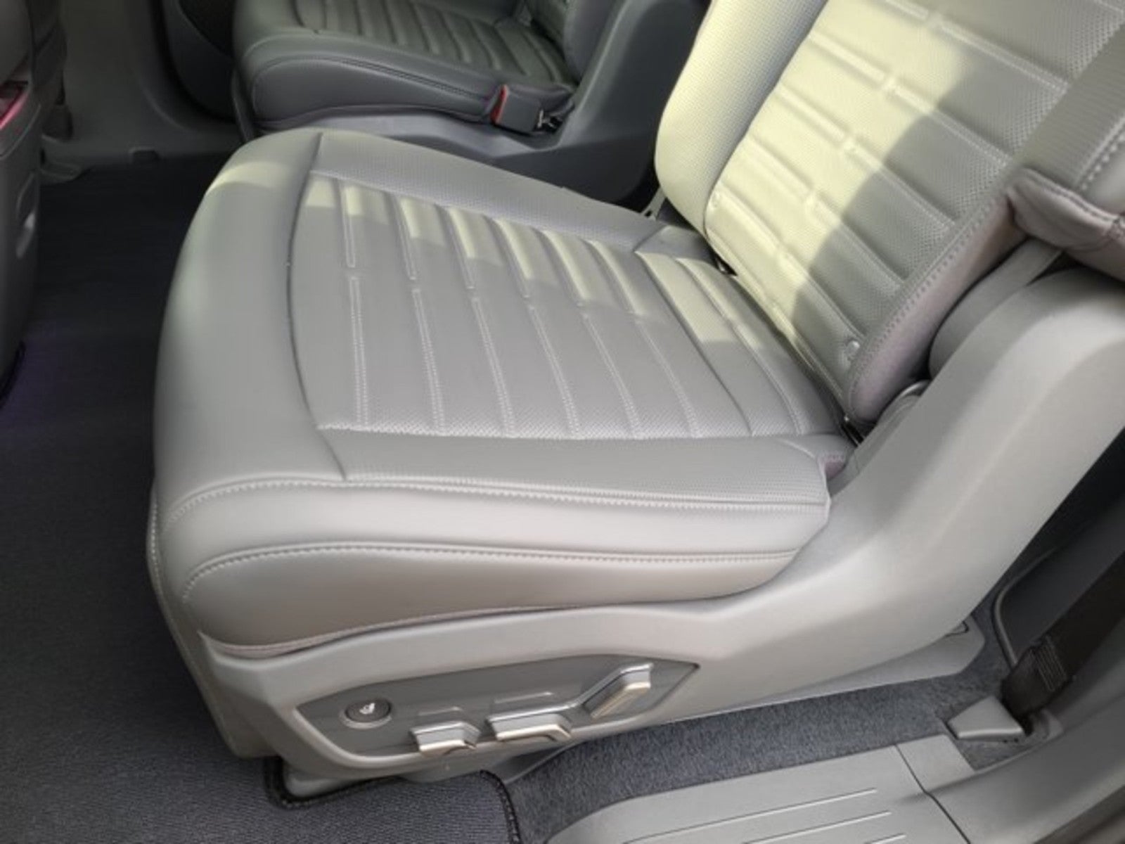 2024 Kia EV9 Land AWD | VIP Relaxation Package