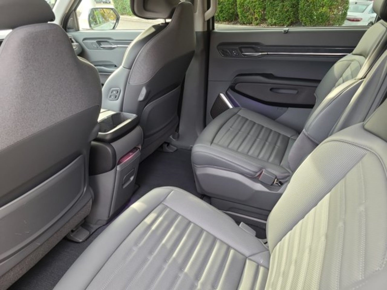 2024 Kia EV9 Land AWD | VIP Relaxation Package