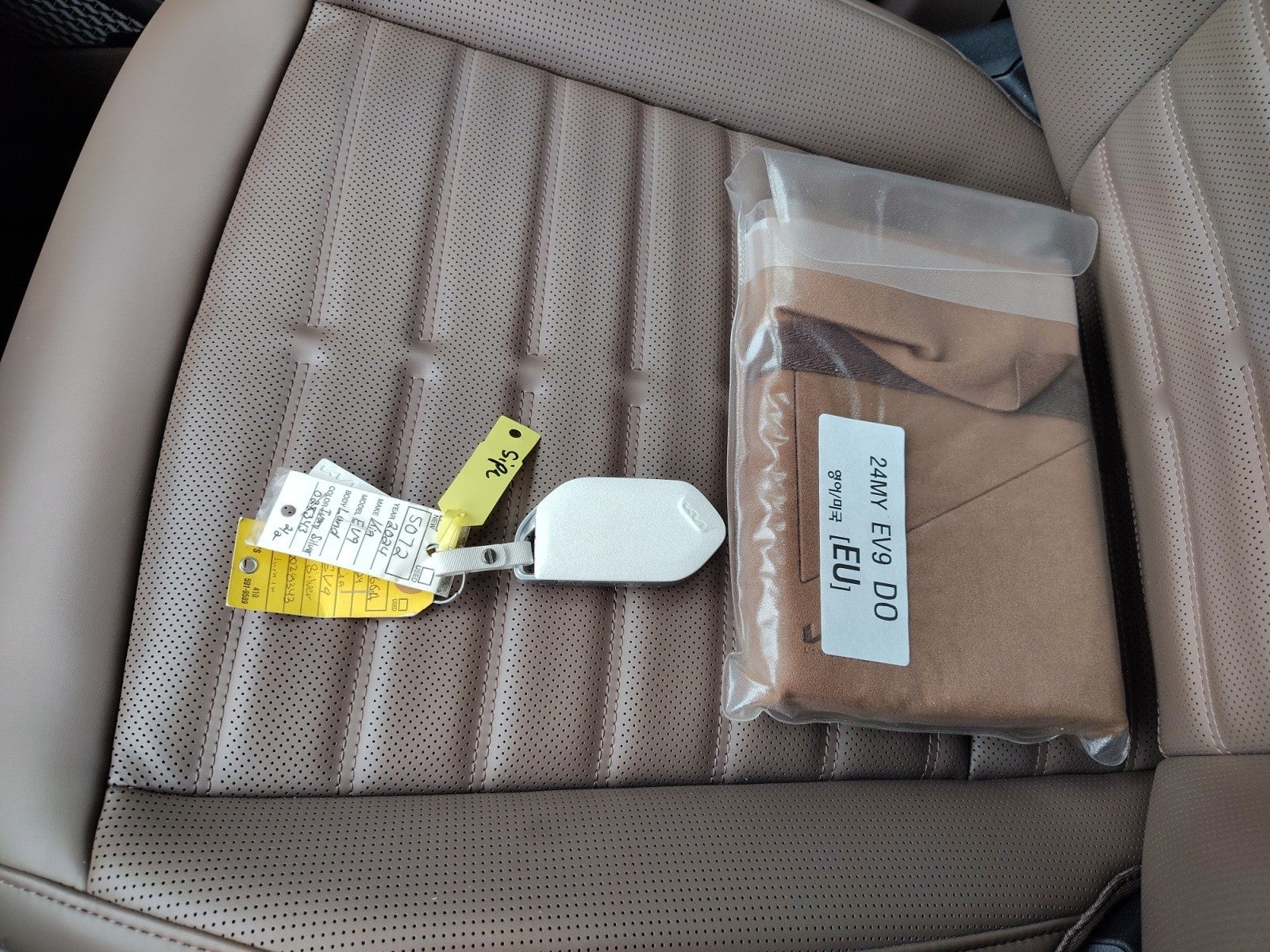 2024 Kia EV9 Land | VIP Seating, Towing Package