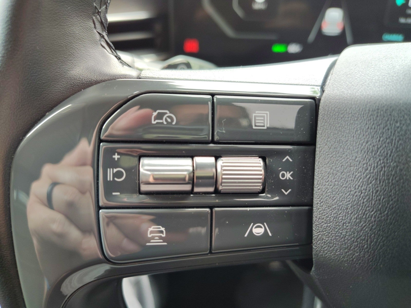2024 Kia EV9 Land | VIP Seating, Towing Package