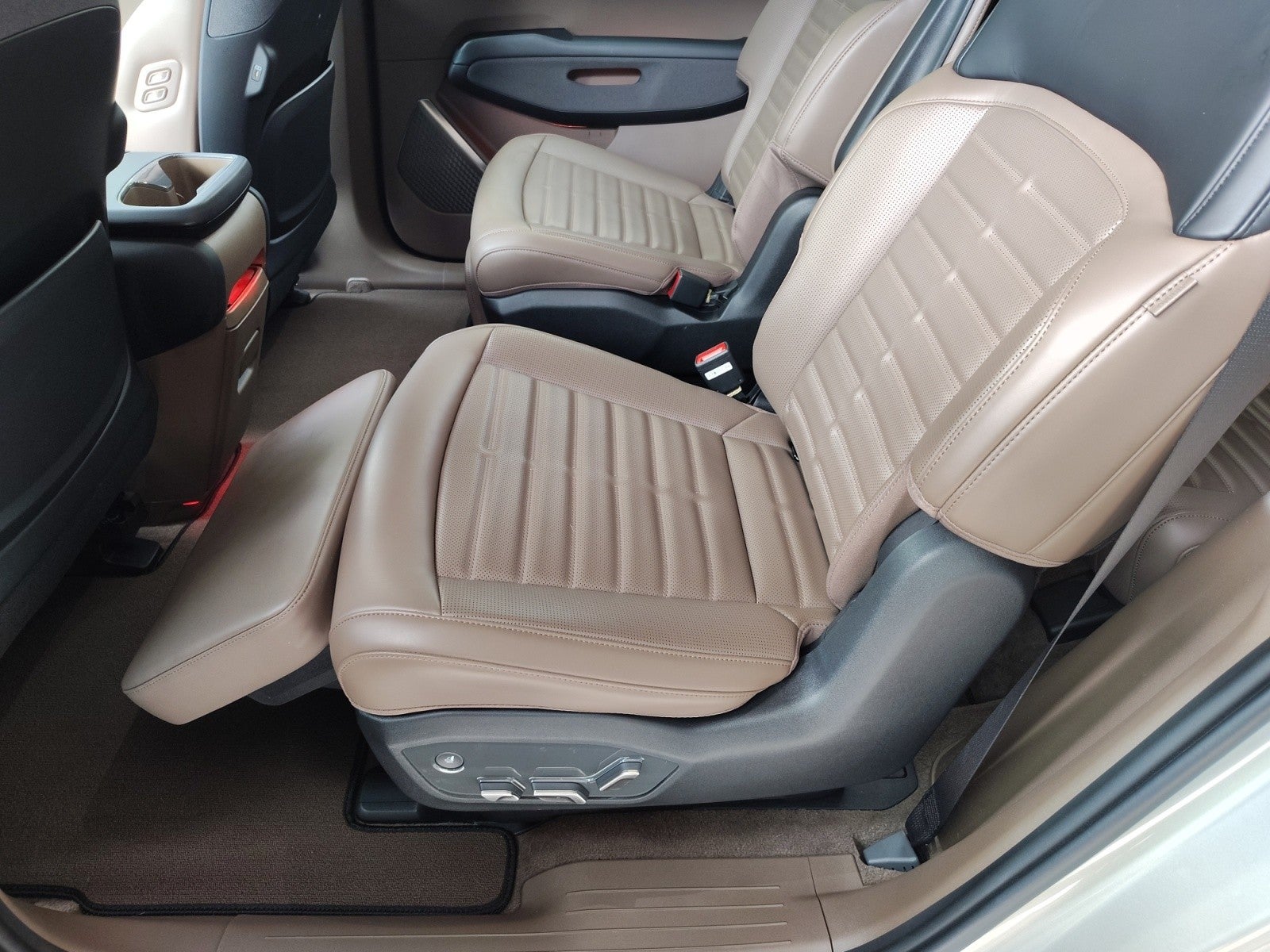 2024 Kia EV9 Land | VIP Seating, Towing Package