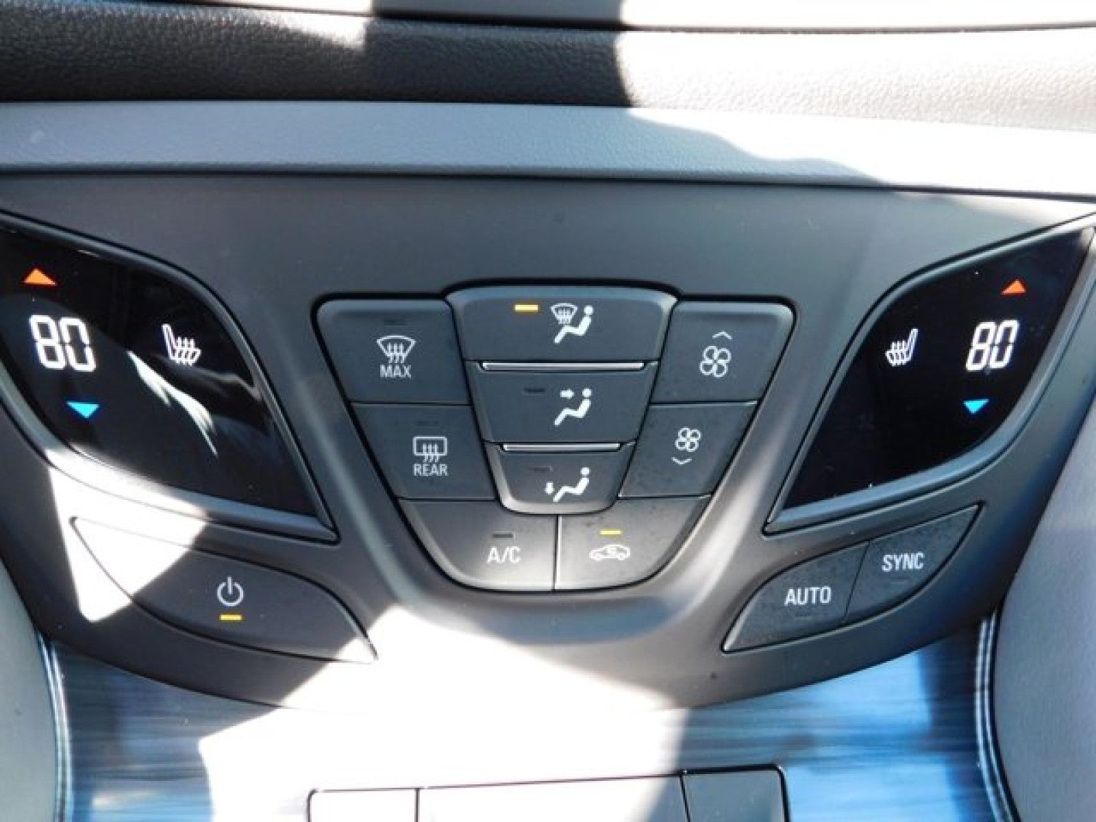 2020 Buick Envision Premium AWD | 1 Owner