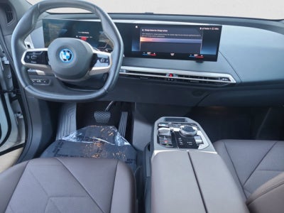 2023 BMW iX xDrive50, Drive assist pro
