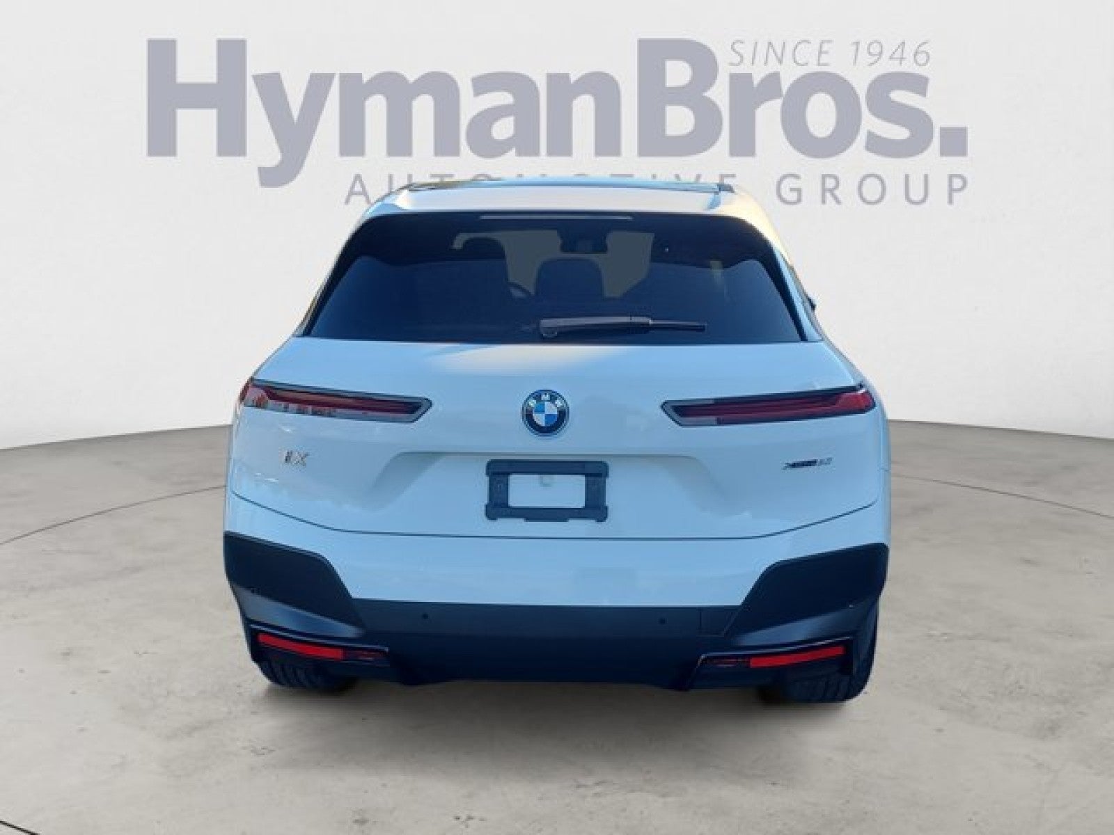 2023 BMW iX xDrive50, Drive assist pro