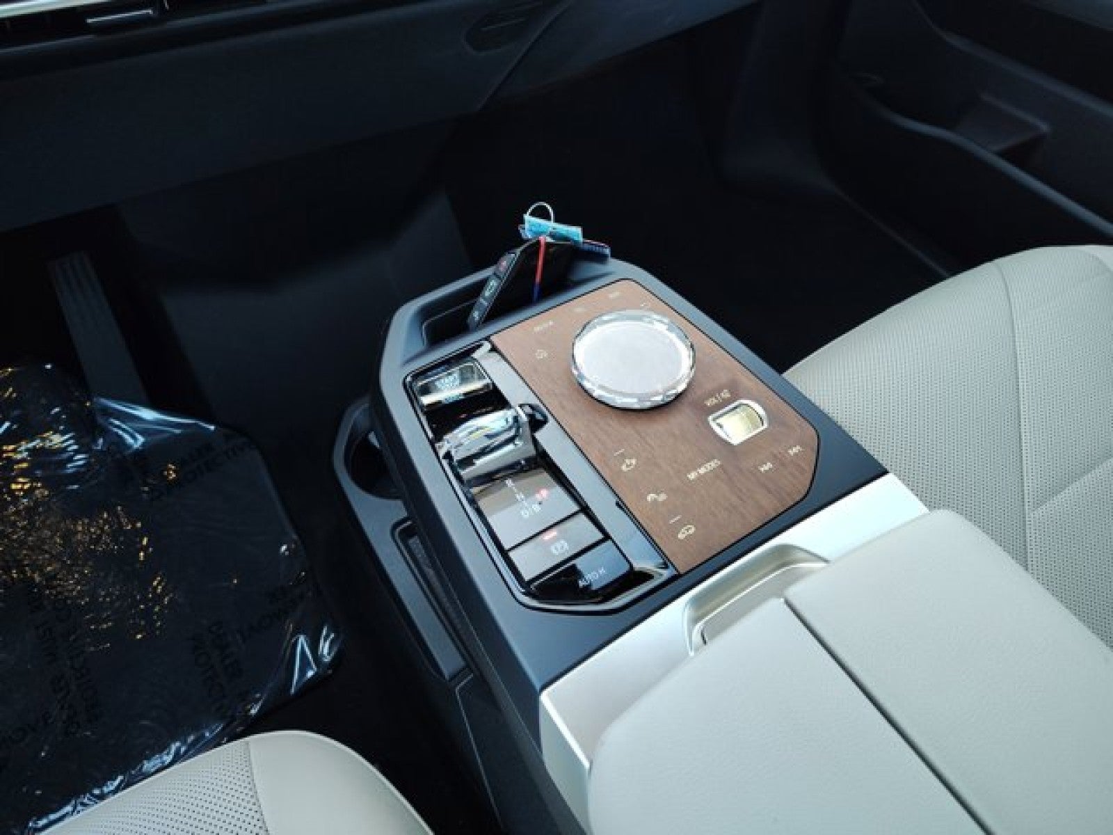 2023 BMW iX M60, Executive Package