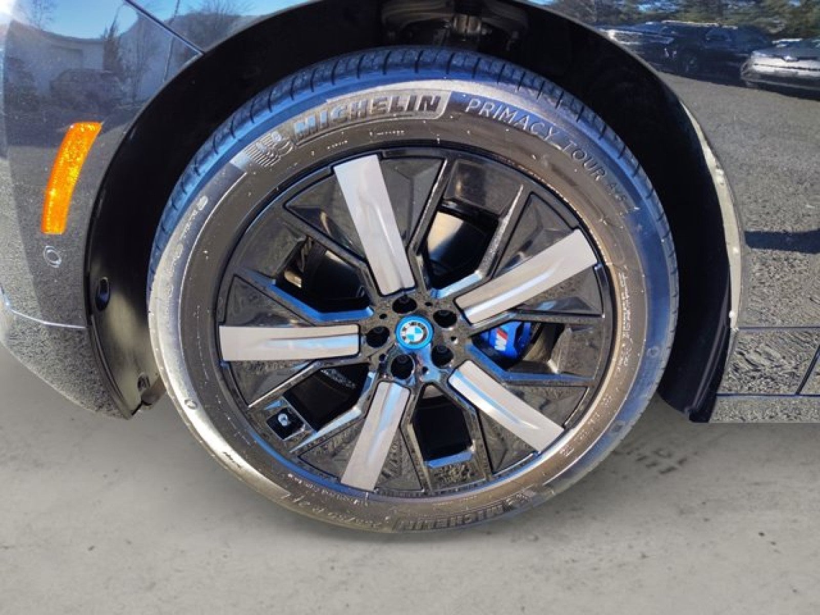 2023 BMW iX M60, Executive Package