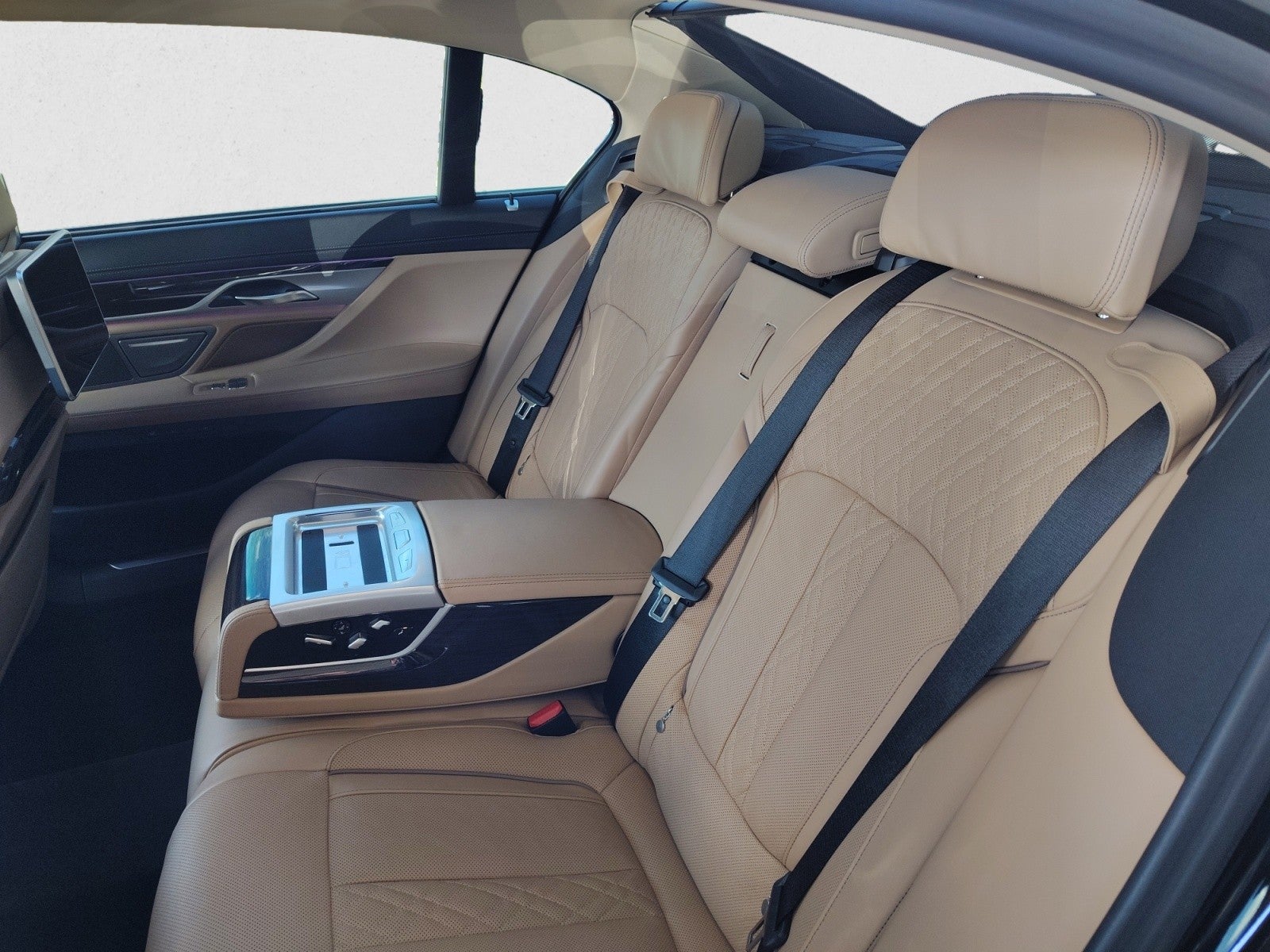 2022 BMW 7 Series 750i xDrive | Lux rear seating, Entertainment, $118k MSRP