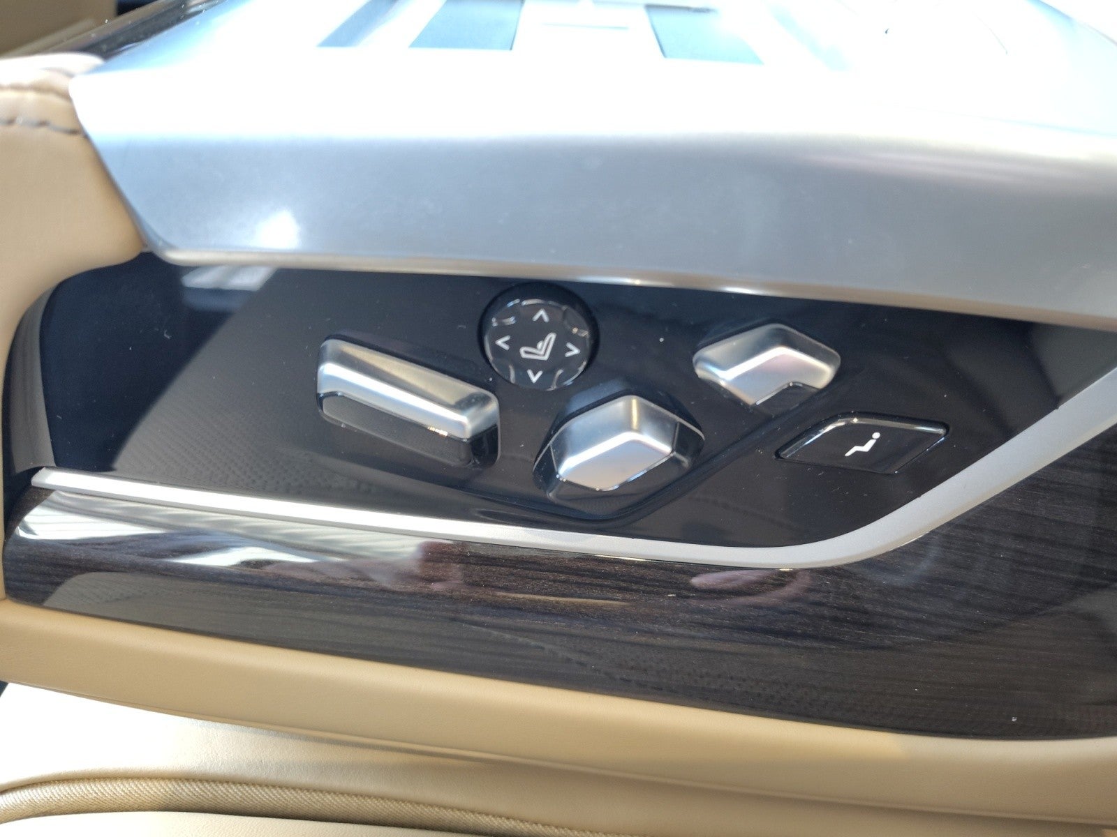 2022 BMW 7 Series 750i xDrive | Lux rear seating, Entertainment, $118k MSRP