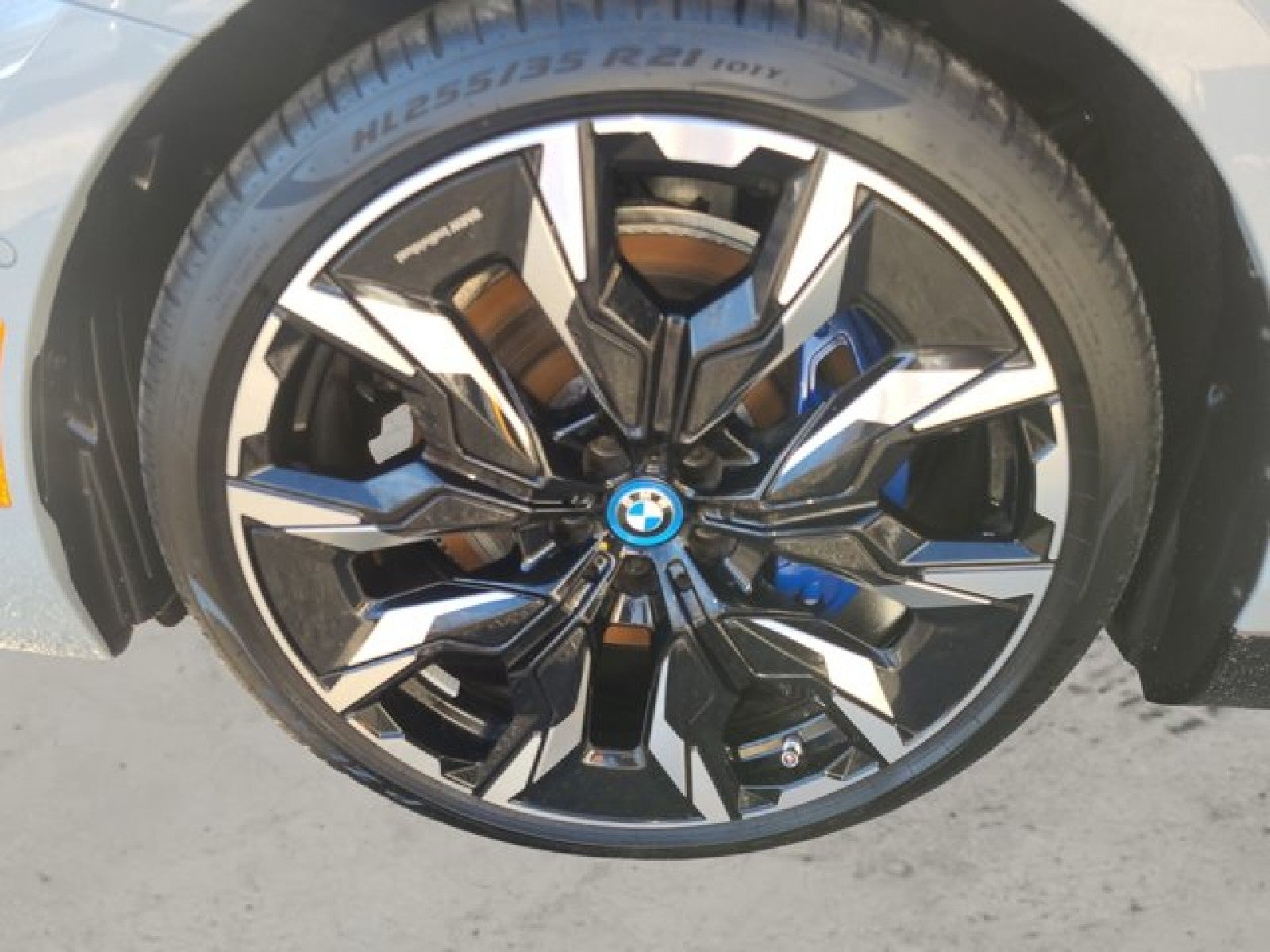 2024 BMW i5 eDrive40, M Sport, Drive assist pro, sky lounge roof