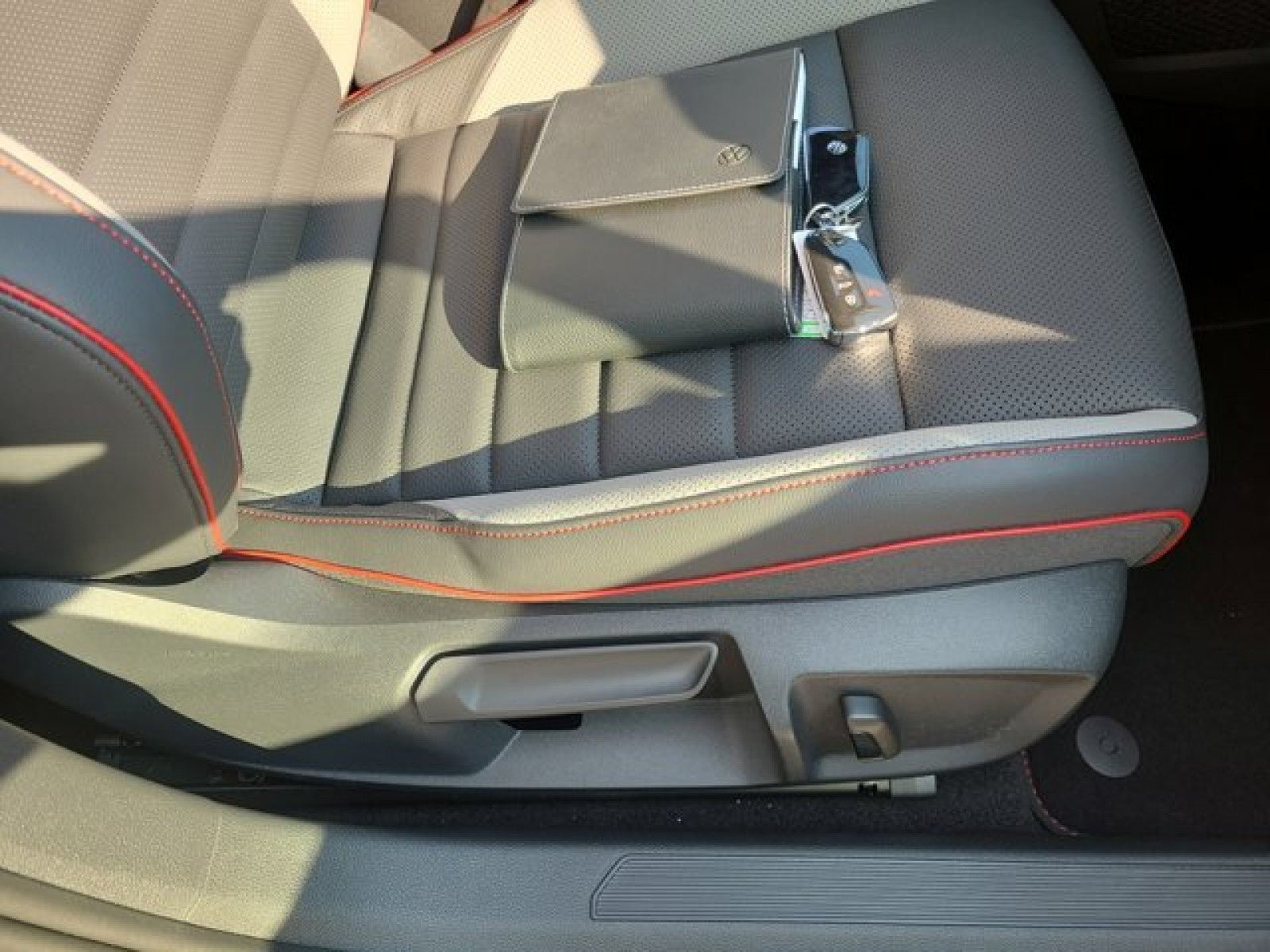 2024 Volkswagen Golf GTI SE | Leather Package