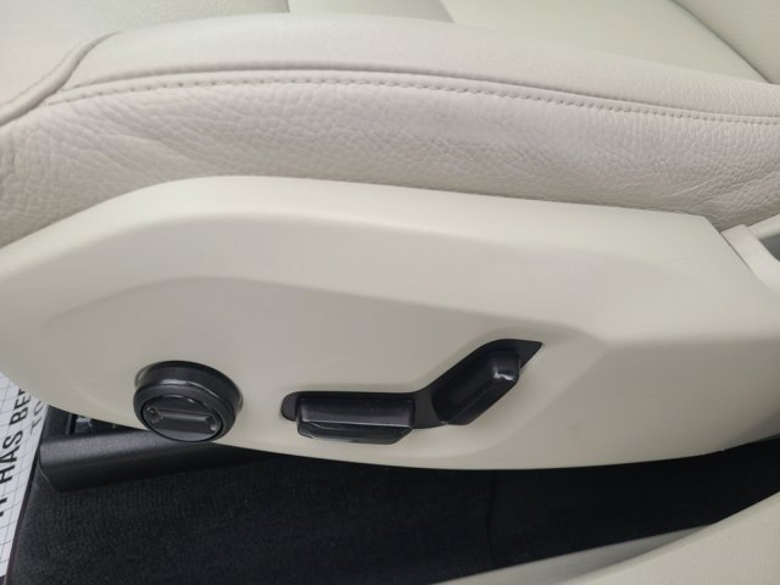 2023 Volvo XC90 B6 AWD Plus