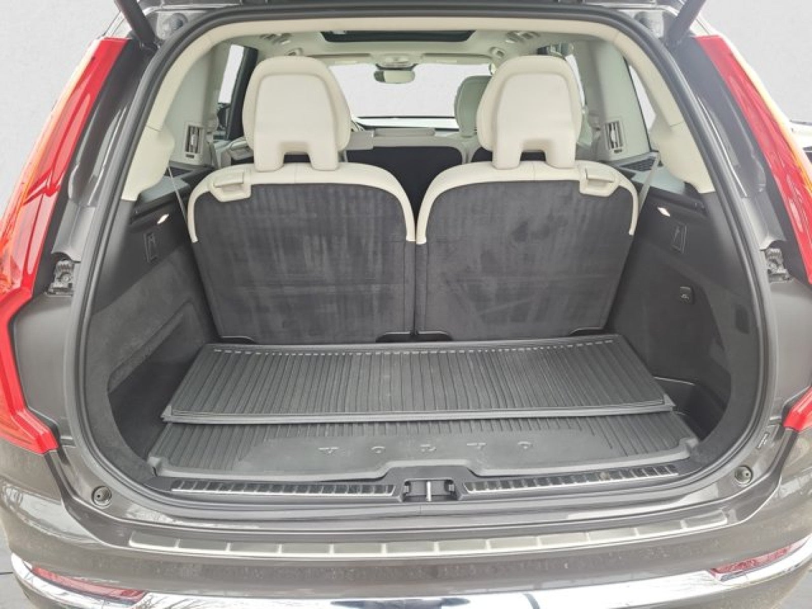 2023 Volvo XC90 B6 AWD Plus