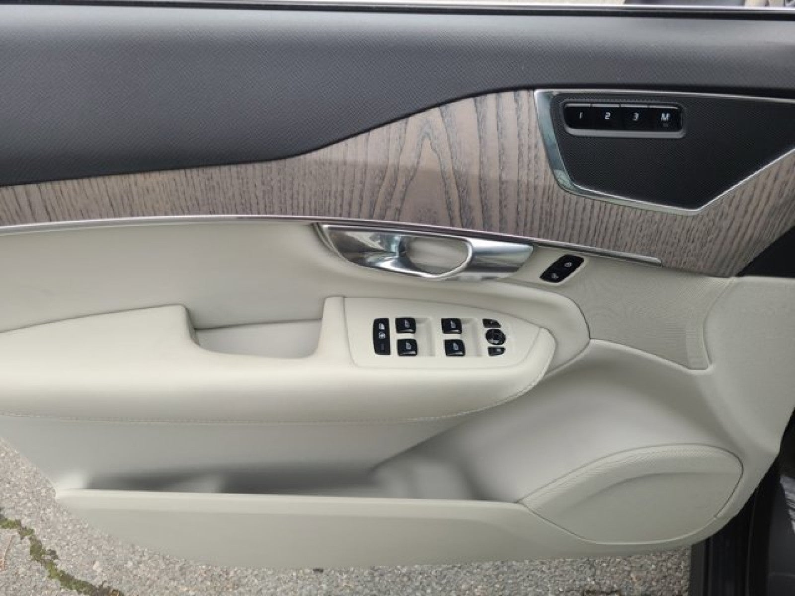 2023 Volvo XC90 B6 AWD Plus