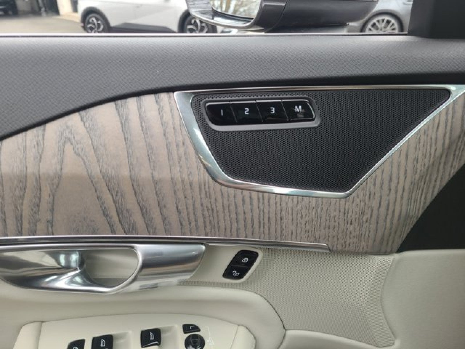 2023 Volvo XC90 B6 AWD Plus